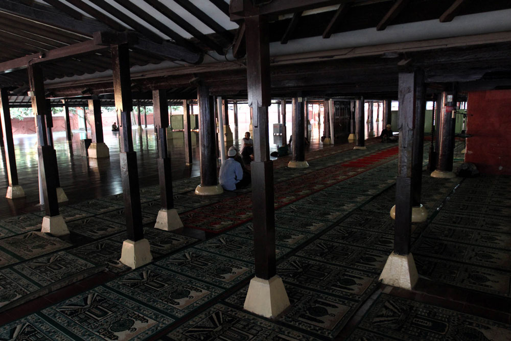 People pray