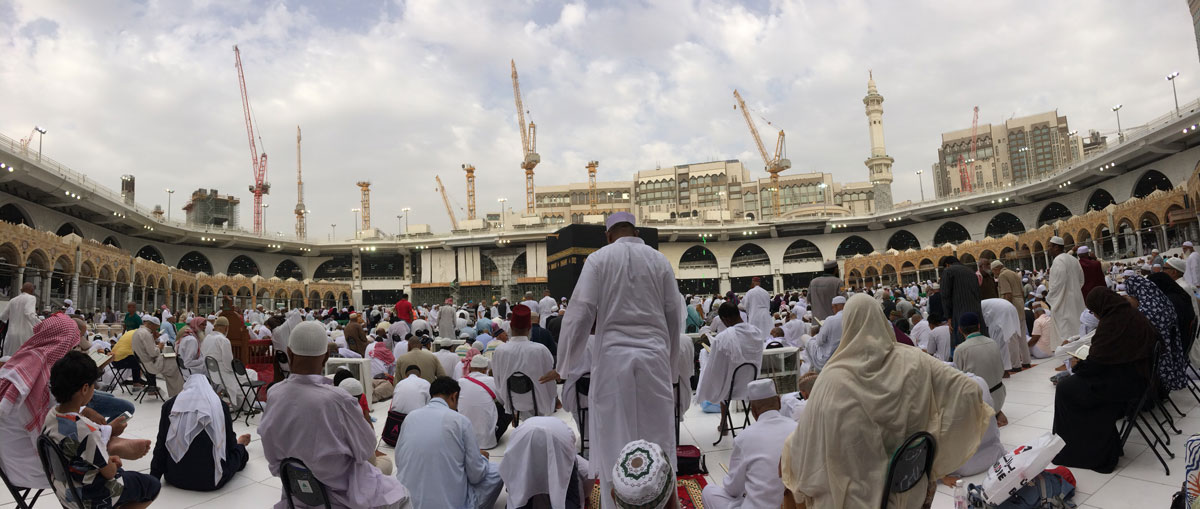 Pilgrims pray